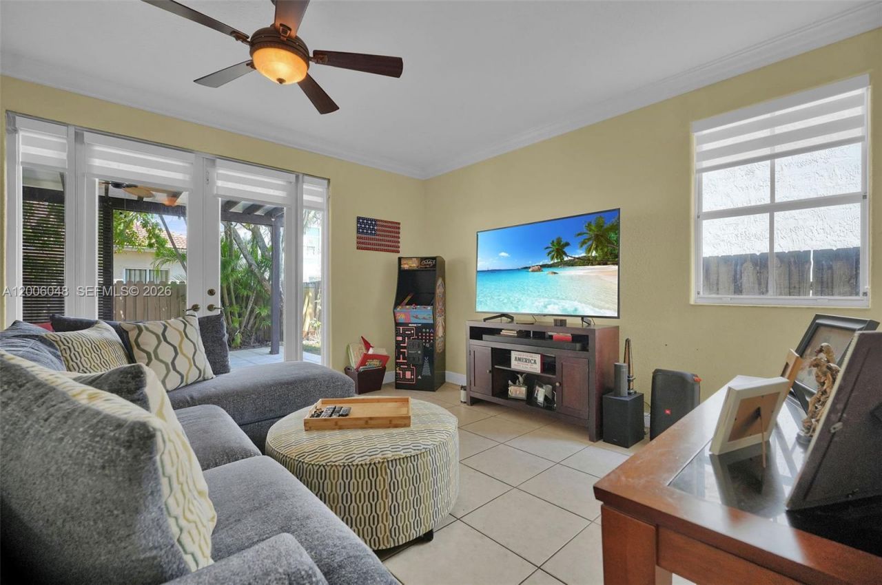 6114 SW 158th Pass , Miami, FL 33193 Photo