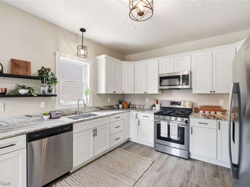 17609 Larchwood Avenue, Cleveland, OH 44135 Photo 5