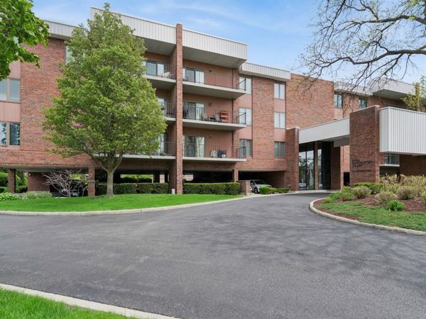6565 Main Street, Unit 201, Downers Grove, IL 60516