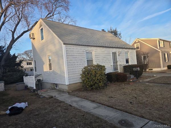 12 Carson Street , Bethpage, NY 11714