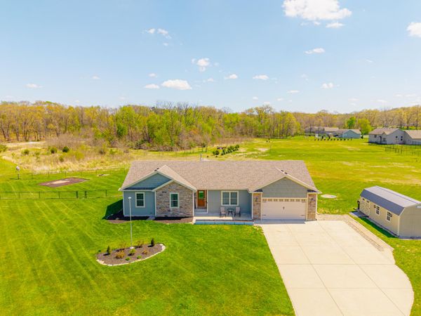 10387 Fox Crossing , Wheatfield, IN 46392