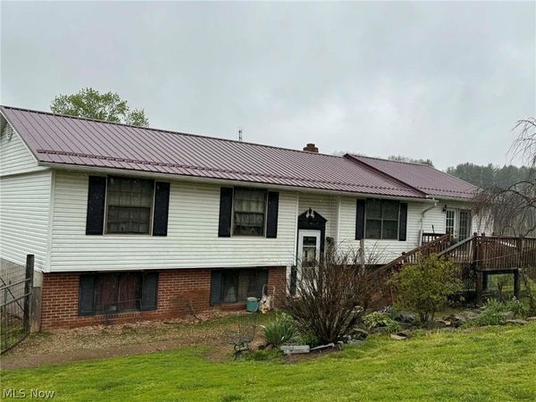 4256 Arbor Road NE, Mechanicstown, OH 44651