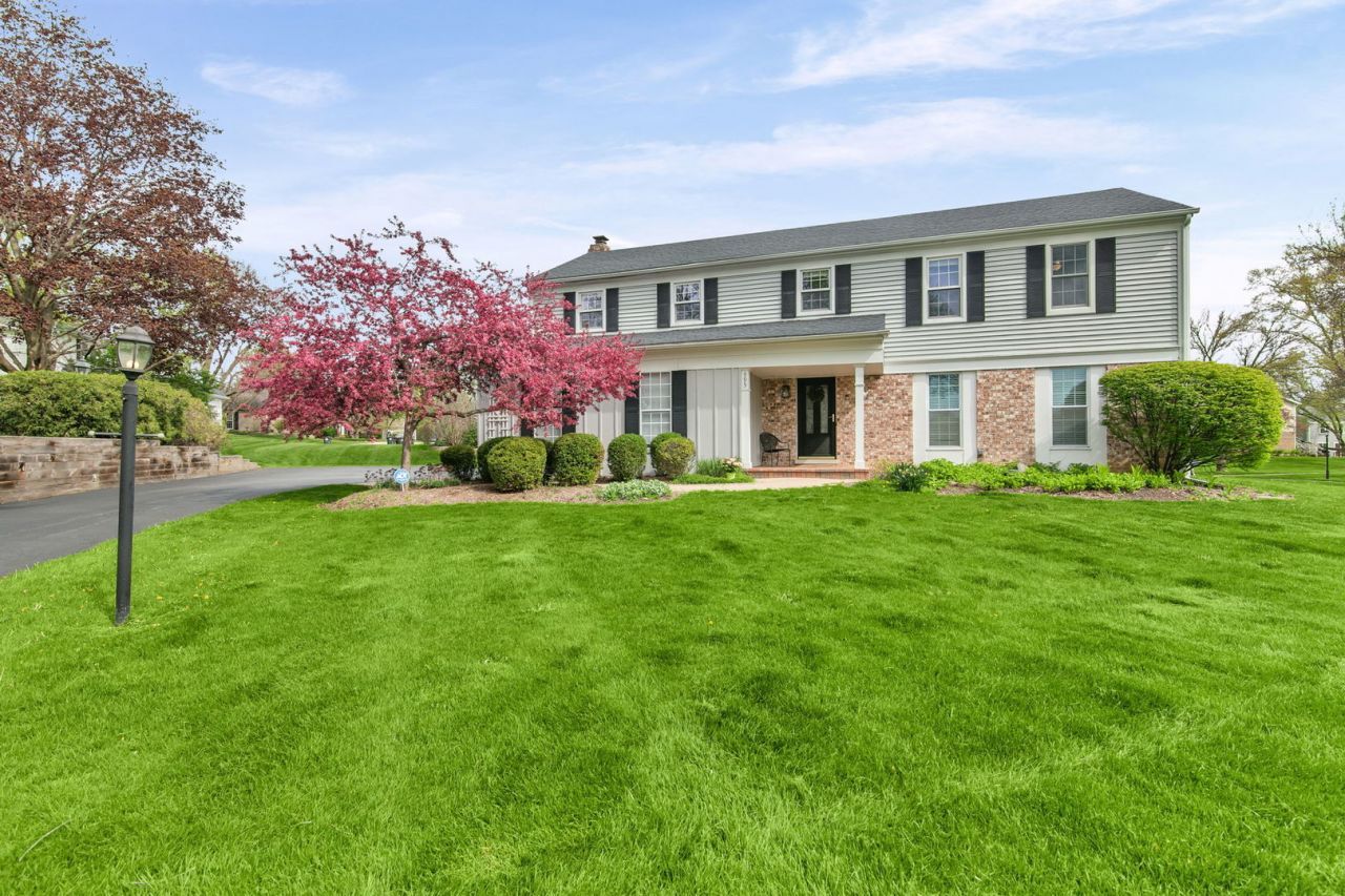 995 Georgetowne Lane , Barrington, IL 60010