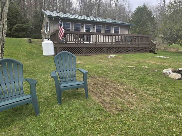 16 West Shore Drive, Tinmouth, VT 05773