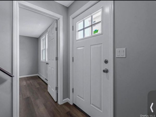 6 E Barclay Street , Hicksville, NY 11801