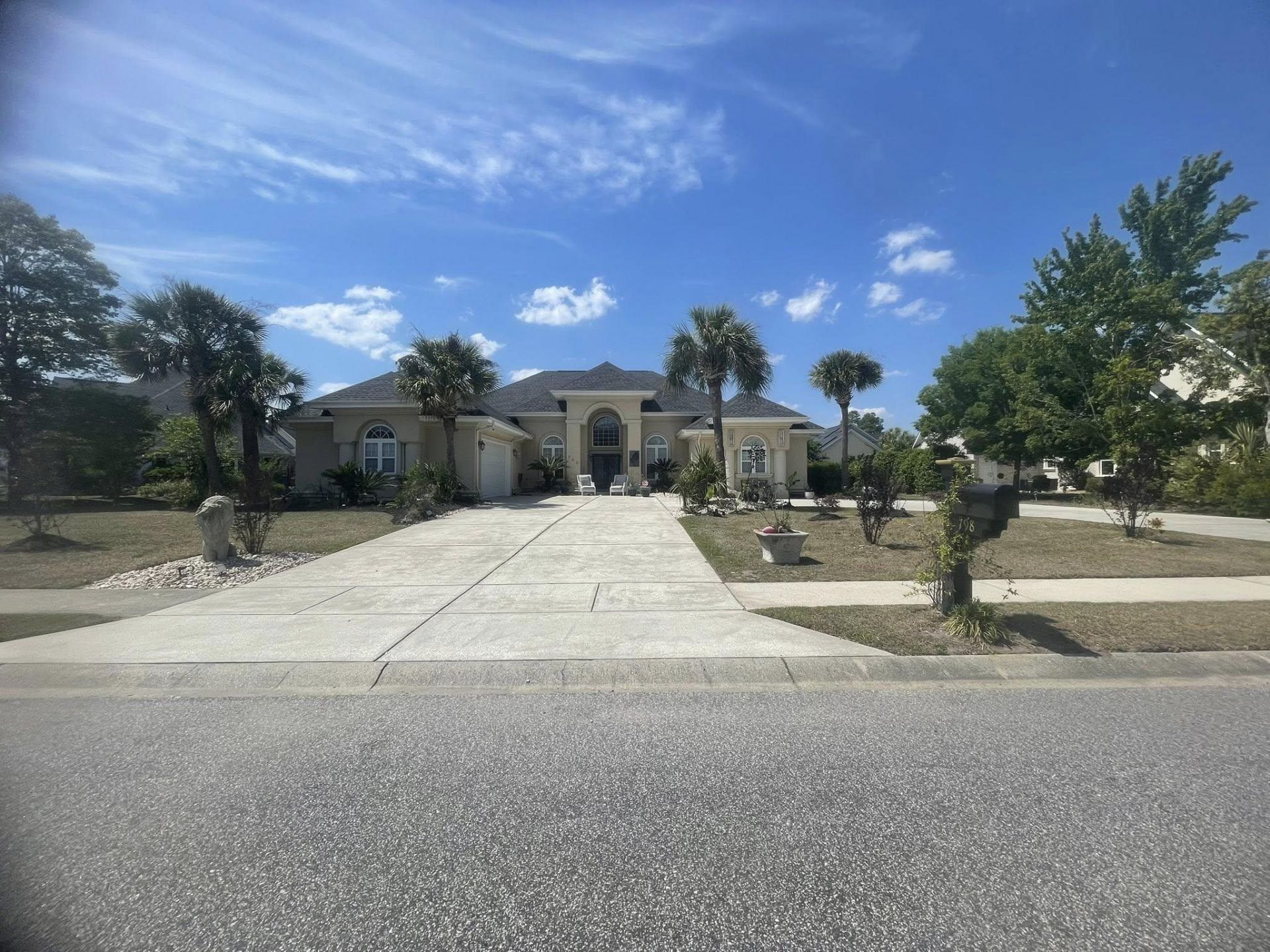 798 Oxbow Dr. Photo 1