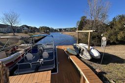 798 Oxbow Dr. photo 4