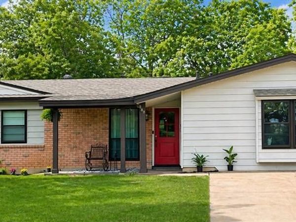 889 Jerry Lane , Bedford, TX 76022