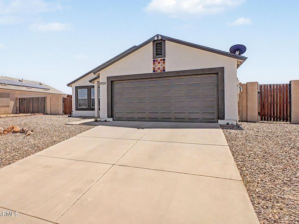 8719 W MAGNUM Drive, Arizona City, AZ 85123