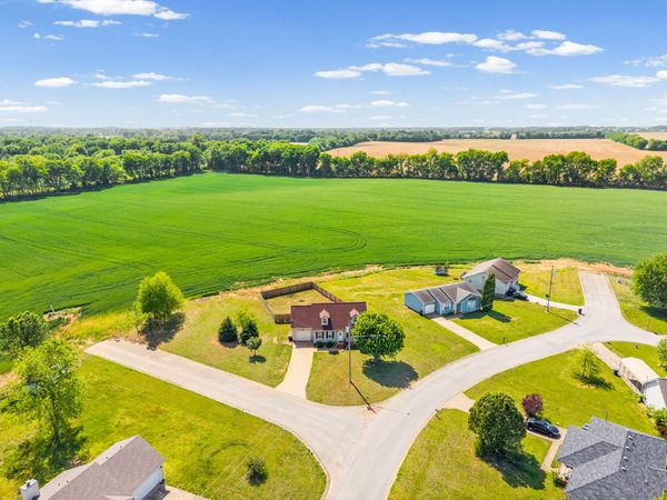 202 Man O War Dr , Oak Grove, KY 42262