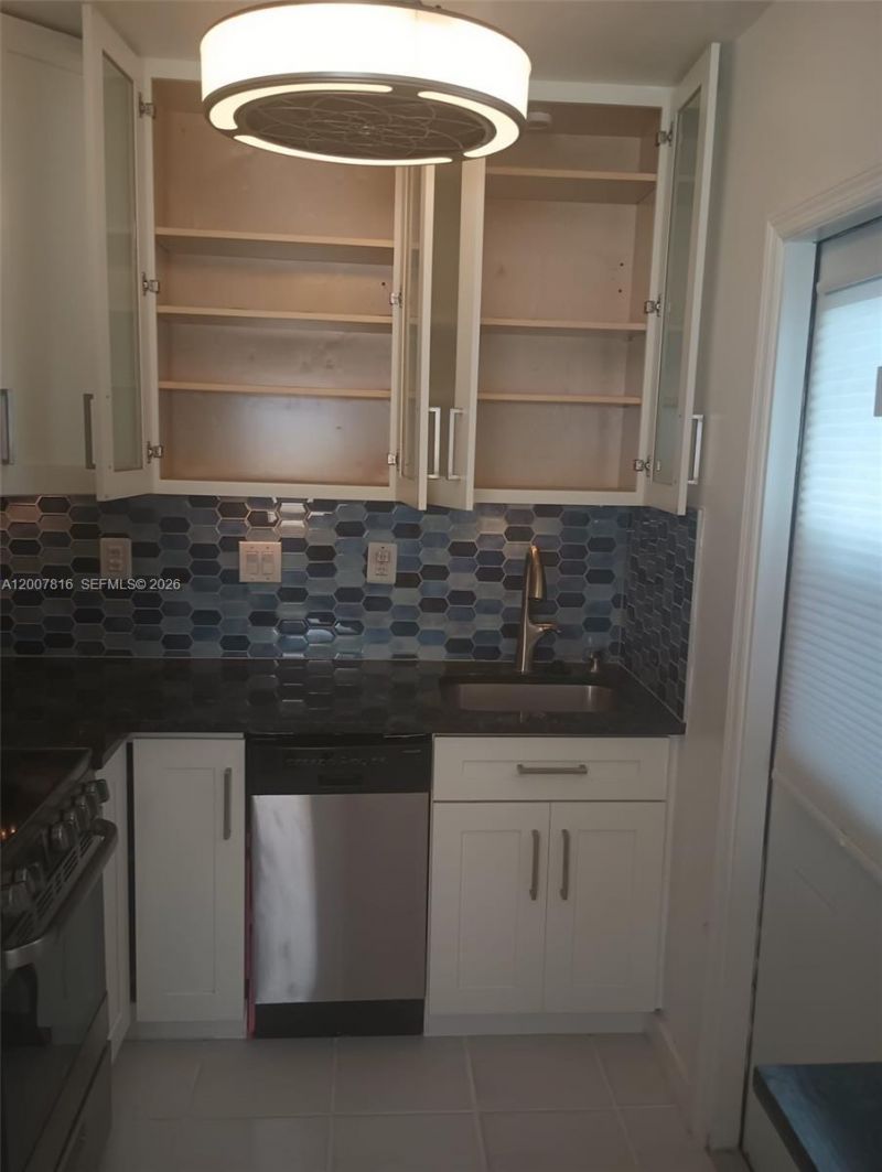 1125 NW 30th Ct , Unit 10, Wilton Manors, FL 33311 Photo
