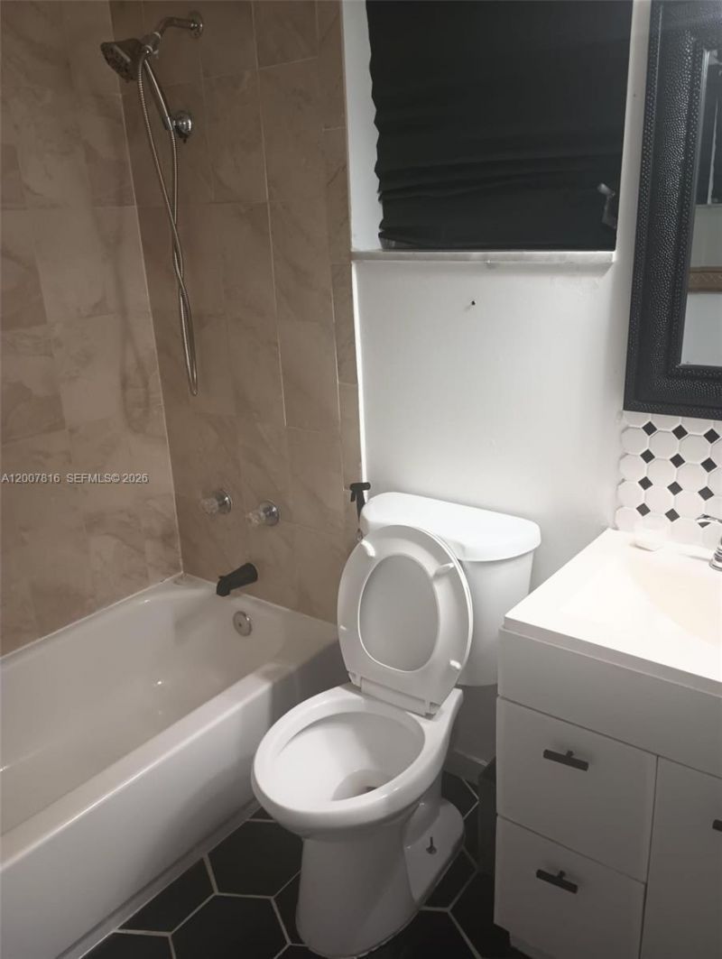 1125 NW 30th Ct , Unit 10, Wilton Manors, FL 33311 Photo