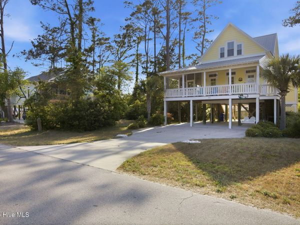101 NE 33rd Street, Oak Island, NC 28465