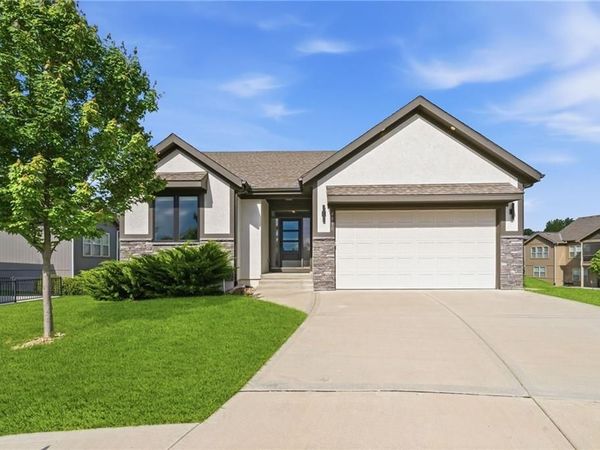 4910 NW Ridgewood Court, Riverside, MO 64150