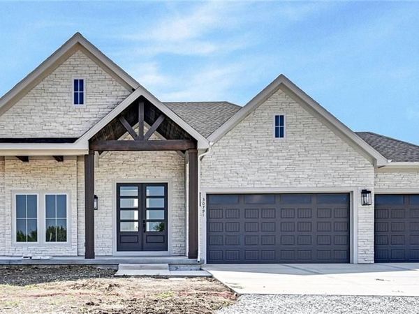 24621 W 60th Terrace, Shawnee, KS 66226