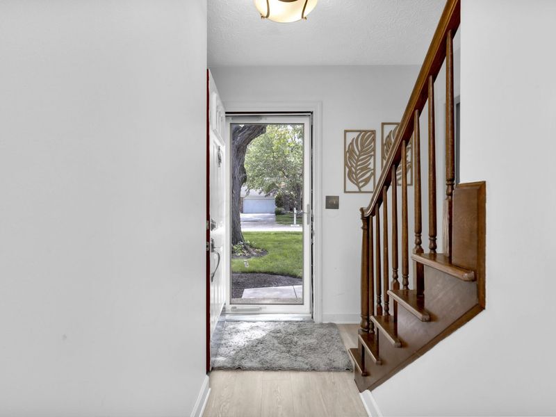 7647 Smoketree Court, Columbus, OH 43235 Photo 2