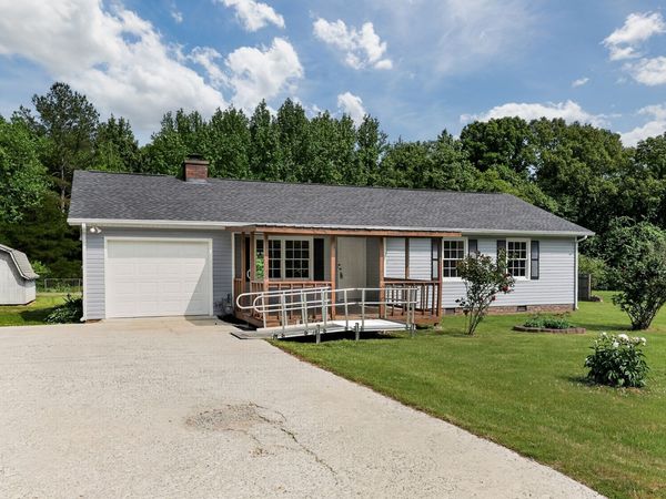 16 Hattie Dr, Fayetteville, TN 37334