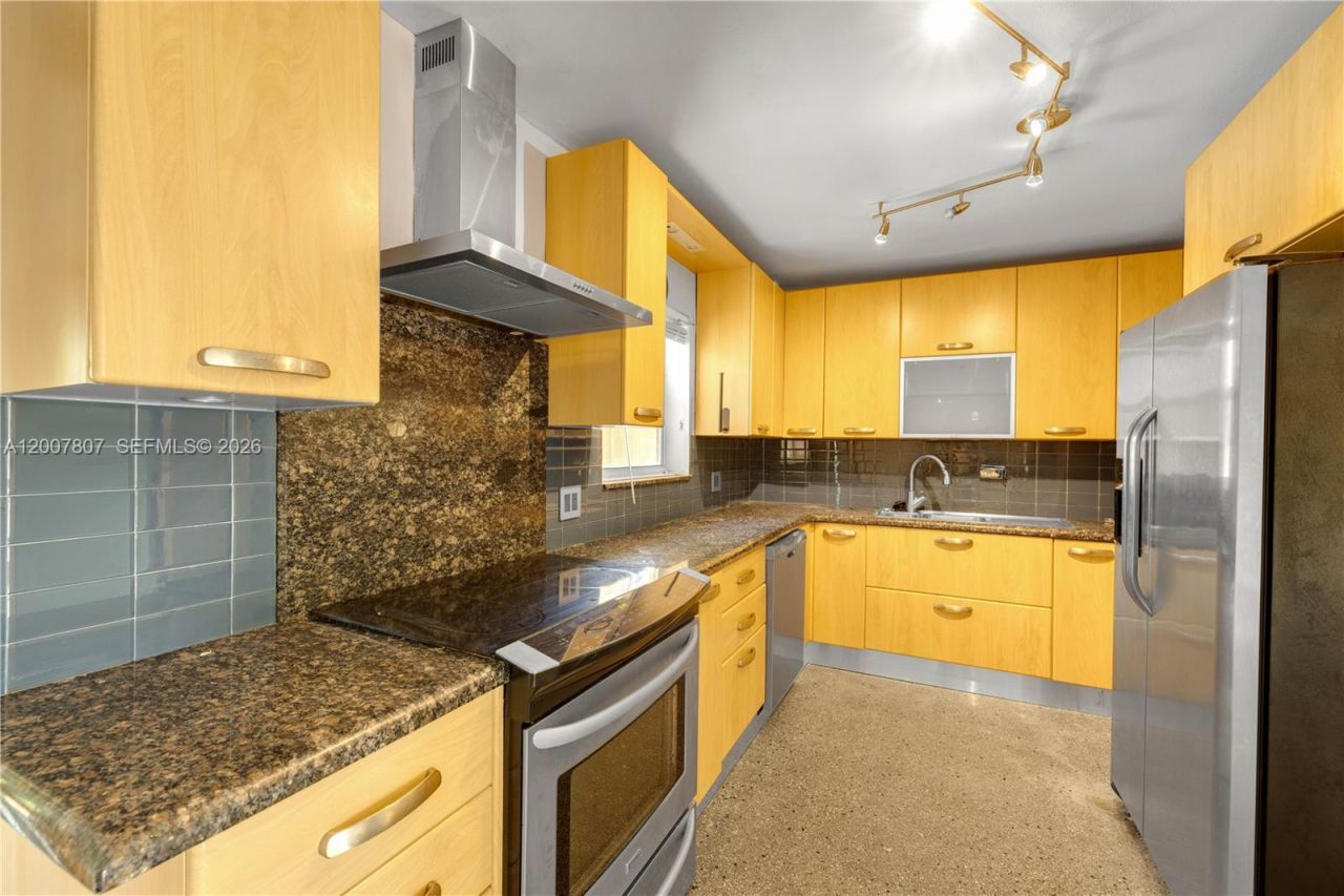 4051 NE 17th Ter, Pompano Beach, FL 33064 Photo