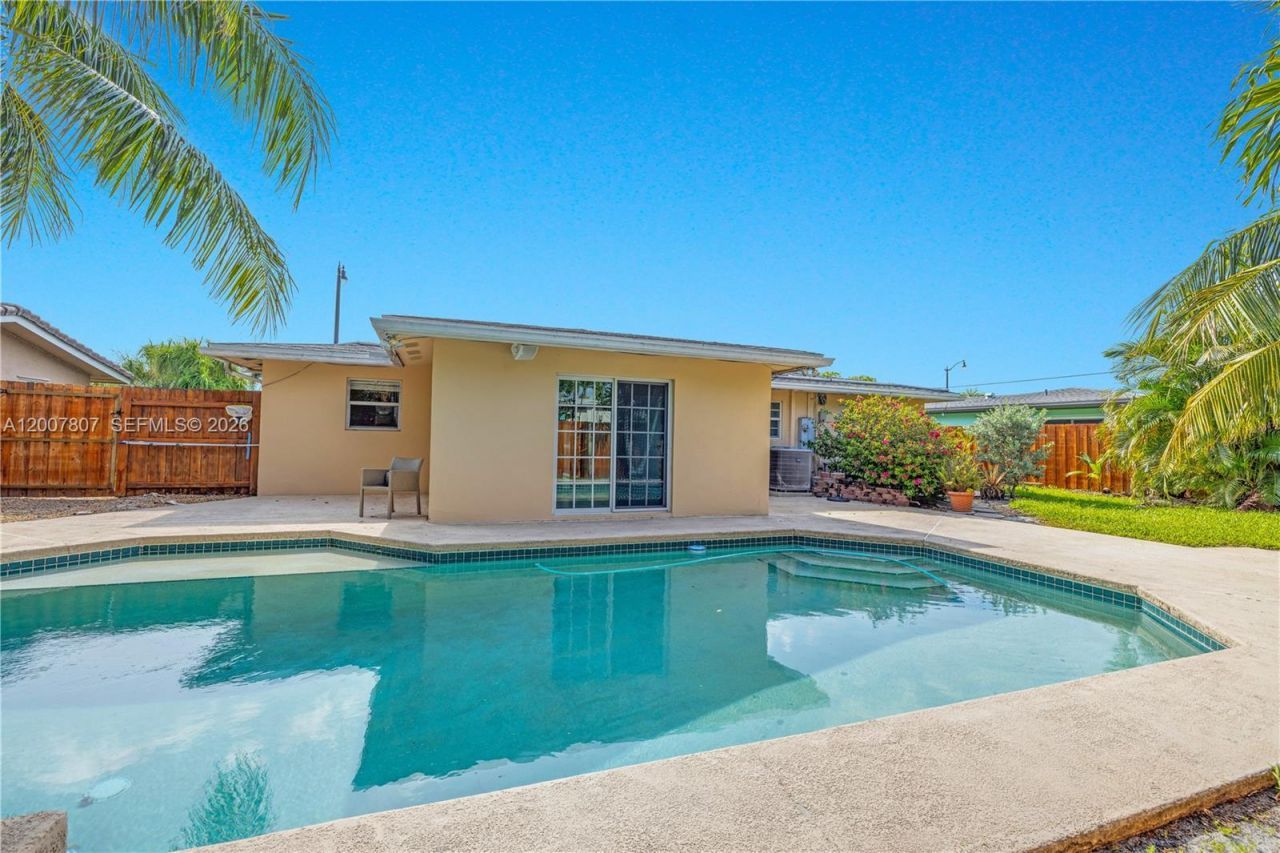 4051 NE 17th Ter, Pompano Beach, FL 33064 Photo