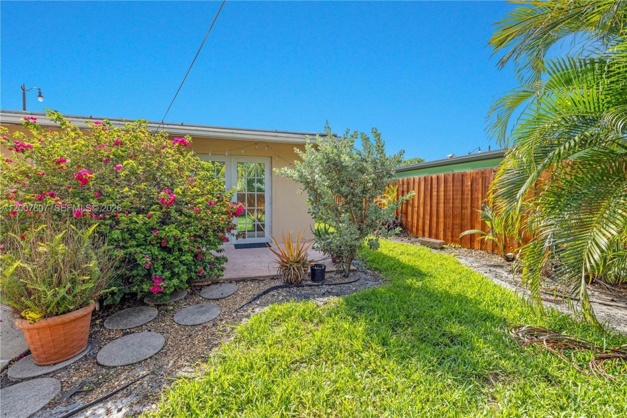 4051 NE 17th Ter, Pompano Beach, FL 33064 Photo