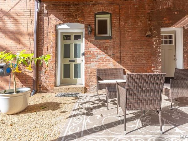906 Hickory Street, St Louis, MO 63104