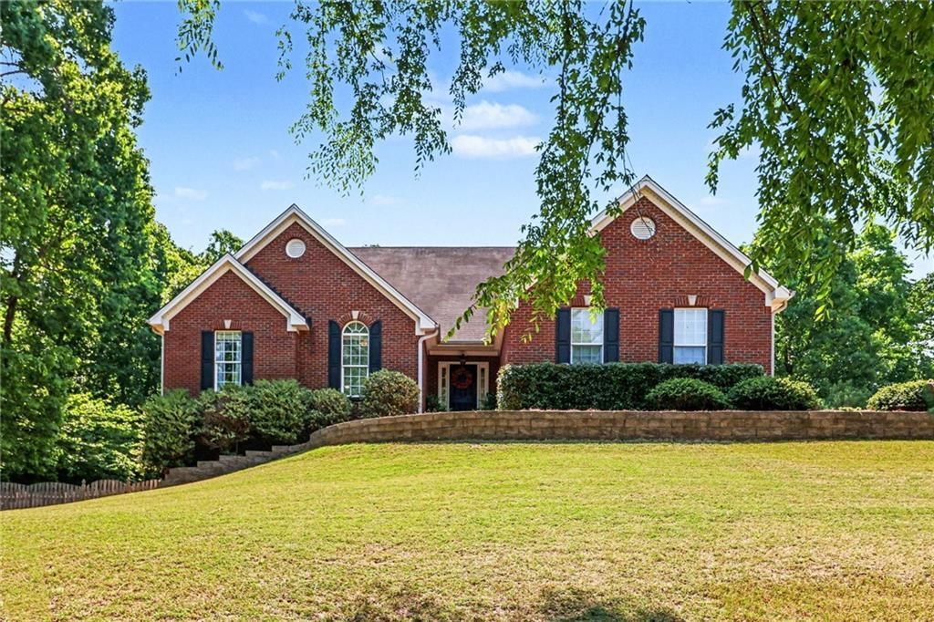 1948 E Bay Street, Hoschton, GA 30548 Main Photo