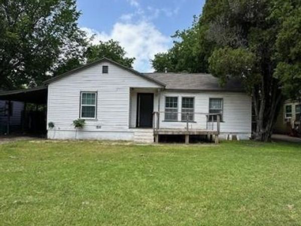 205 Hallvale Drive, White Settlement, TX 76108