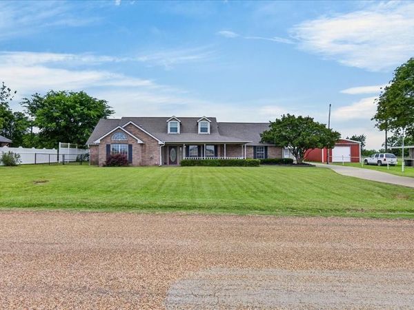 626 E Eubank Street , Mabank, TX 75147