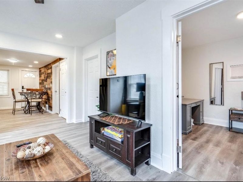 4924 Pearl Road, Cleveland, OH 44109 Photo 4