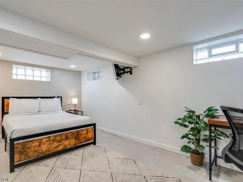 4924 Pearl Road, Cleveland, OH 44109 Photo 7