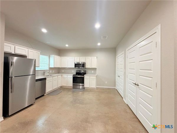 607 E Martindale Road , Unit B, Seguin, TX 78155