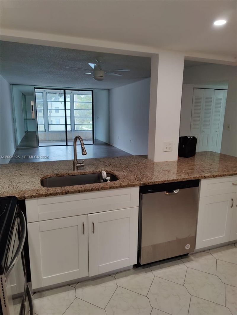 1810 N Lauderdale Ave , Unit 2204, North Lauderdale, FL 33068 Photo