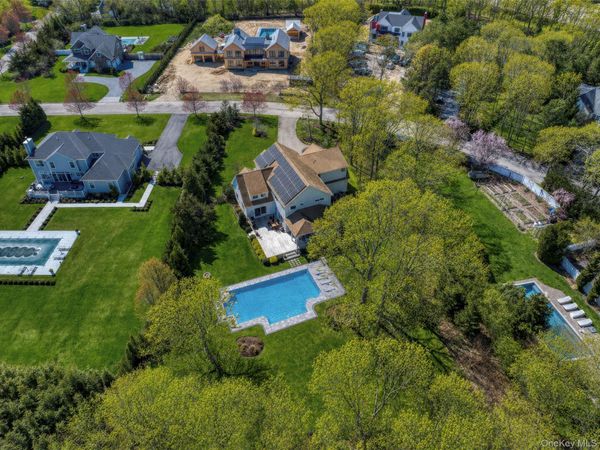 17 Willowood Court , Westhampton, NY 11977