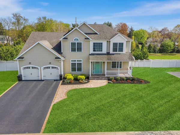 17 Country View Lane , Greenlawn, NY 11740