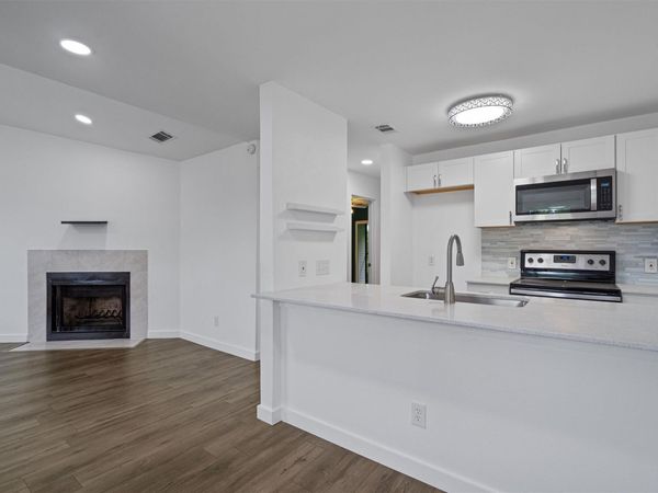 6409 Burns ST, Unit 304, Austin, TX 78752