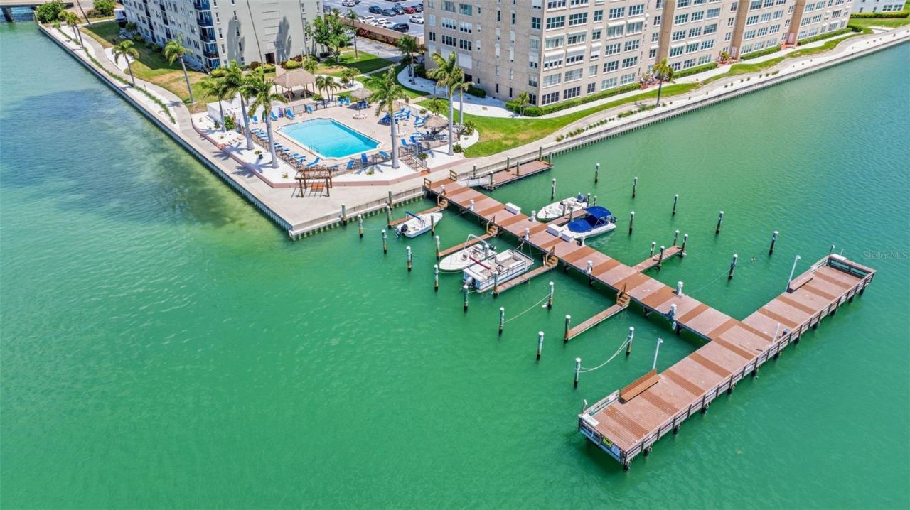 5220 Brittany Dr S , Unit 901, Saint Petersburg, FL 33715 Photo