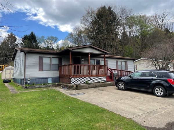 32 Oakview Dr, Beaver Falls, PA 15010
