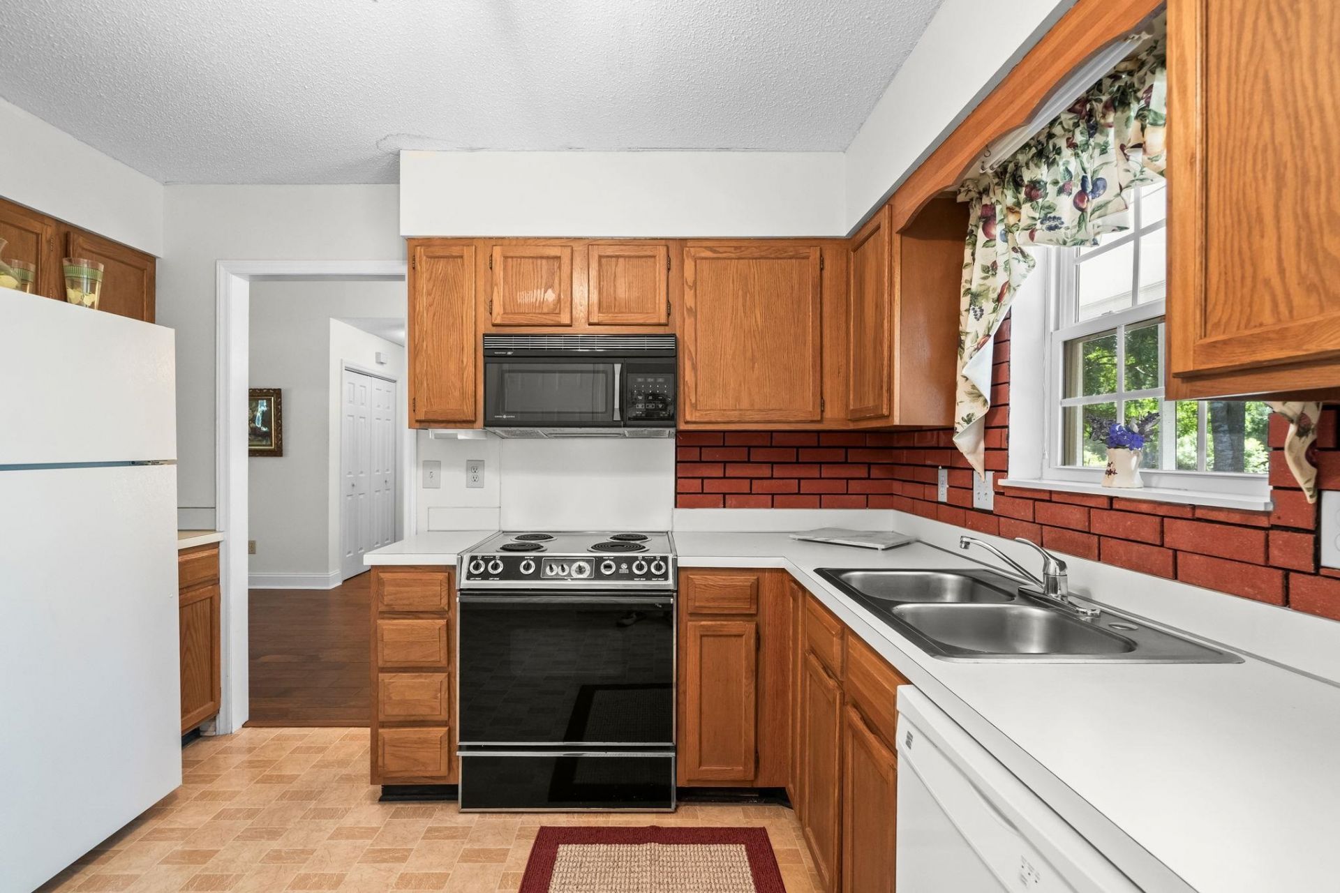 108 Woodlake Dr. Photo 23