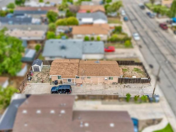 420 N 5th Ave, Oakdale, CA 95361