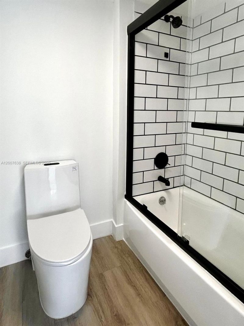 5838 Collins Ave, Unit 8E, Miami Beach, FL 33140 Photo