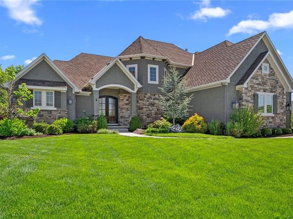 2604 W 162nd Terrace, Overland Park, KS 66085