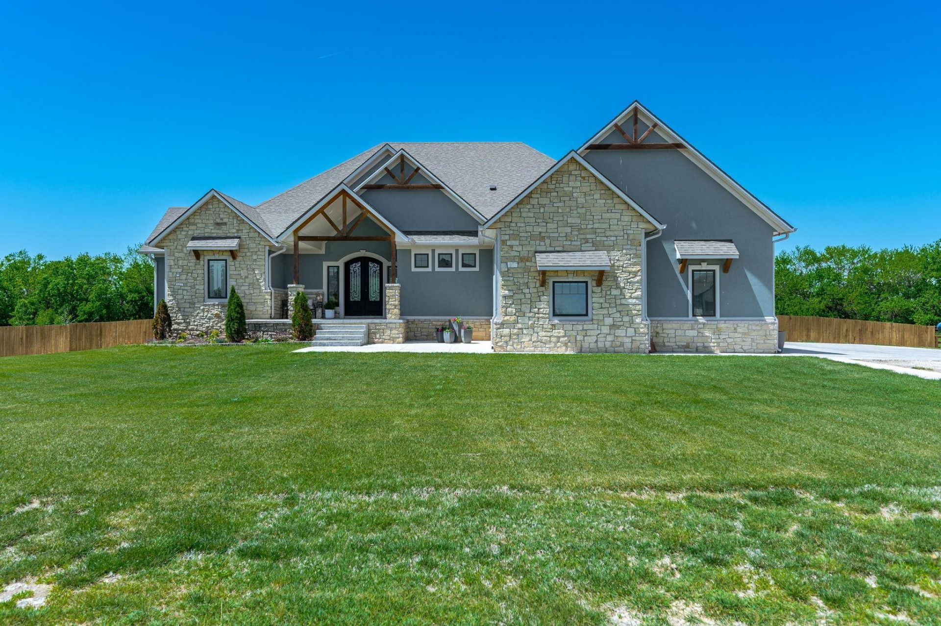 7115 S Suzanne St, Derby, KS 67037 Main Photo