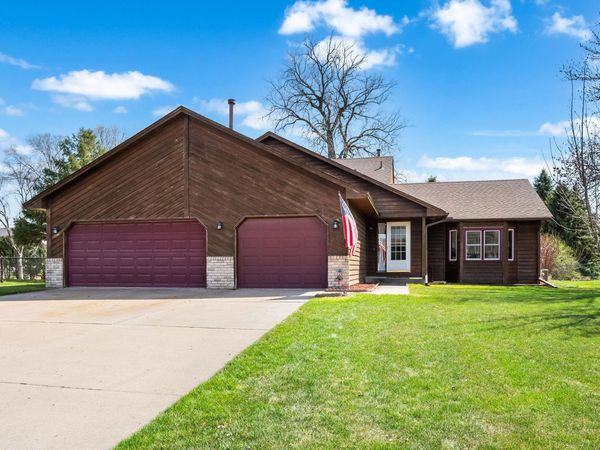 9237 Queens Gardens, Brooklyn Park, MN 55443