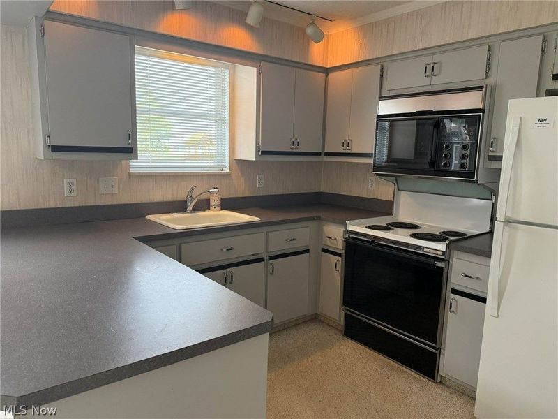 26958 Hyannisport Drive, North Olmsted, OH 44070 Photo 3