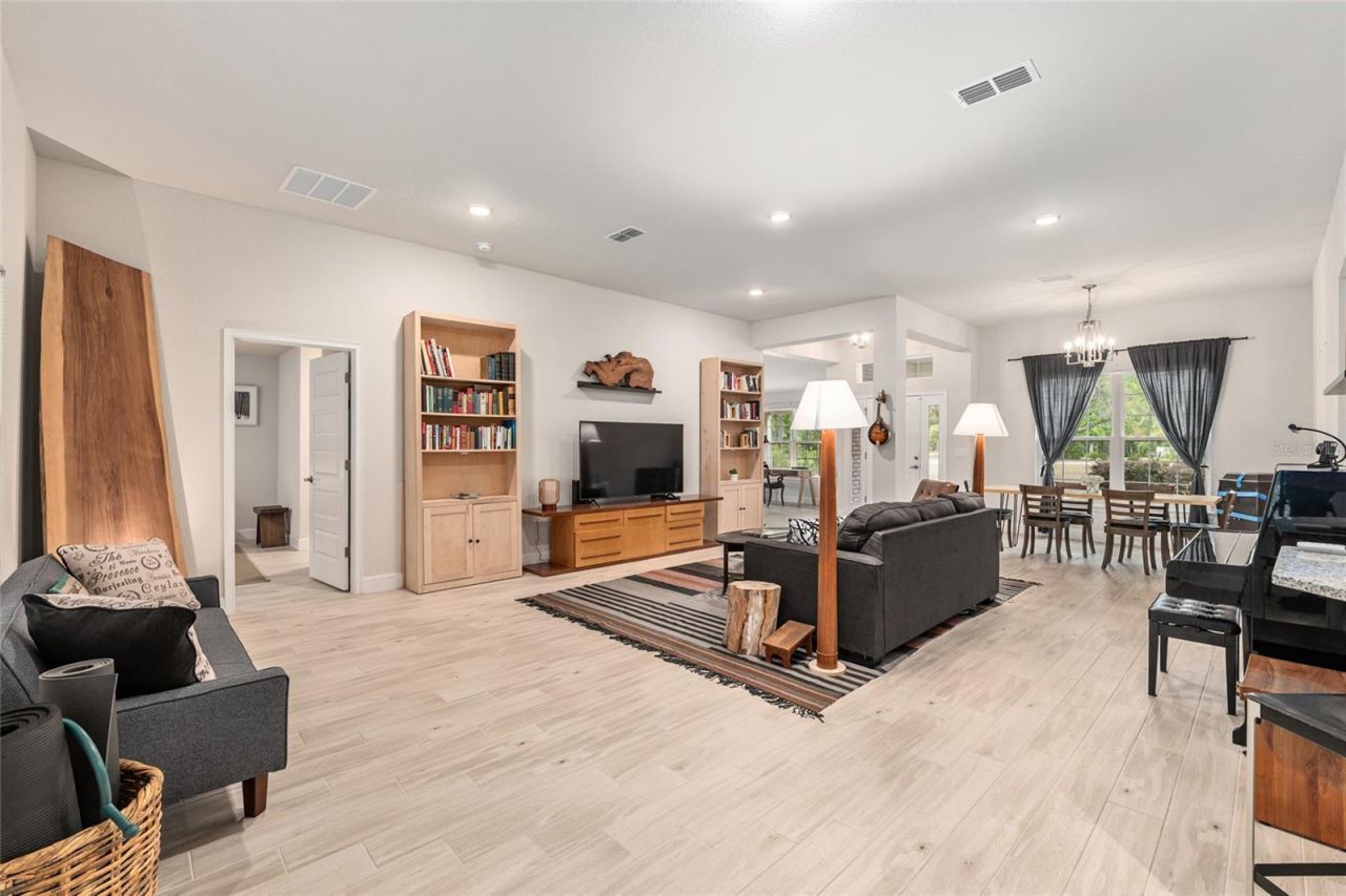 8179 NE 8th Place, High Springs, FL 32643 Photo