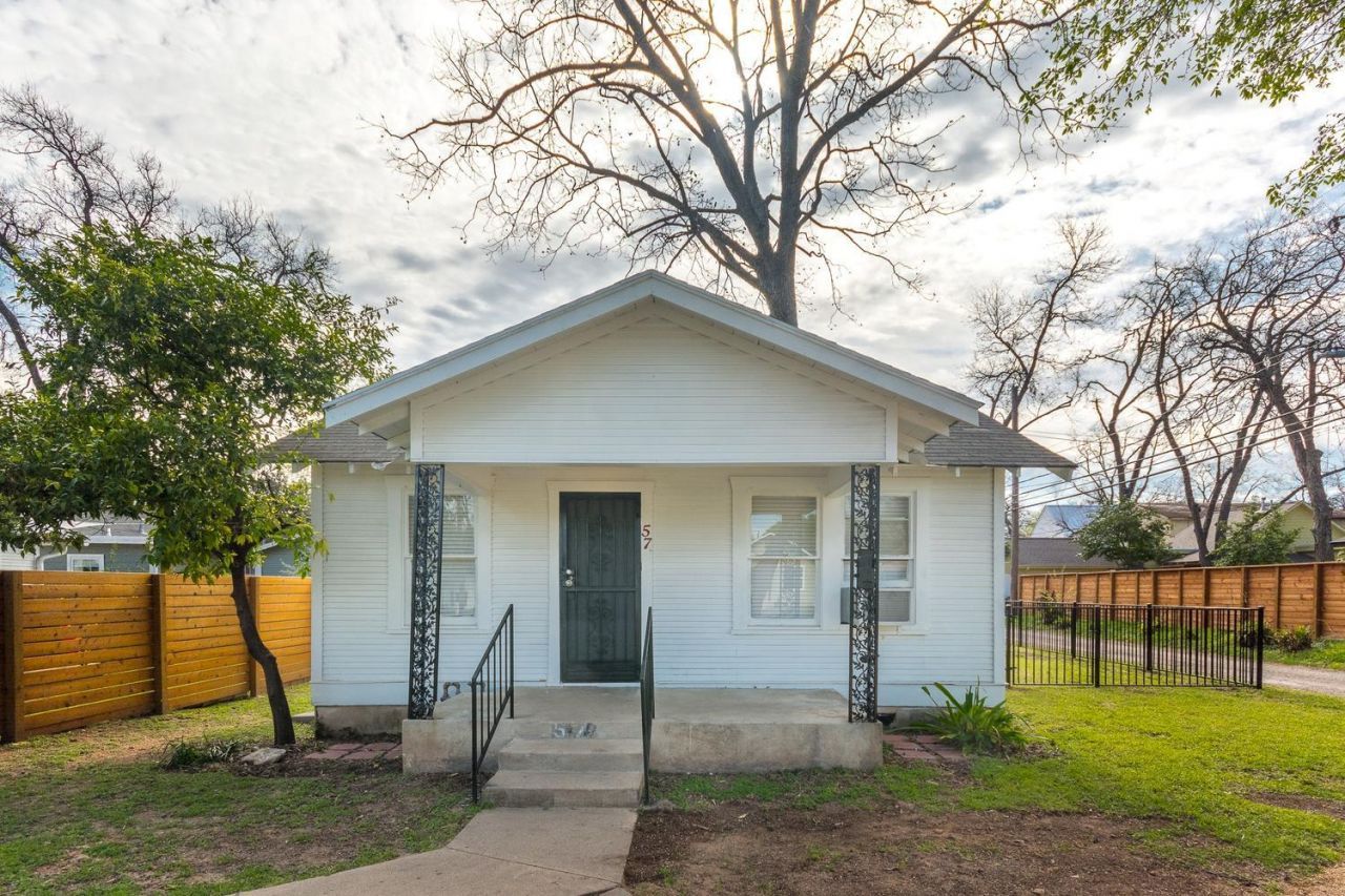57 Chalmers Ave, Austin, TX 78702 Main Photo