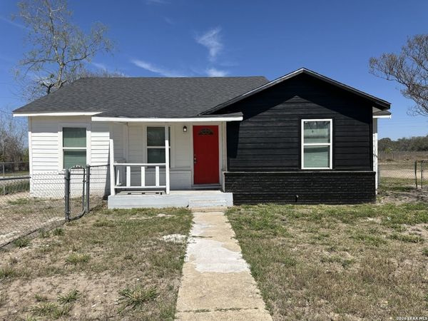 514 DAVIS AVE, Devine, TX 78016