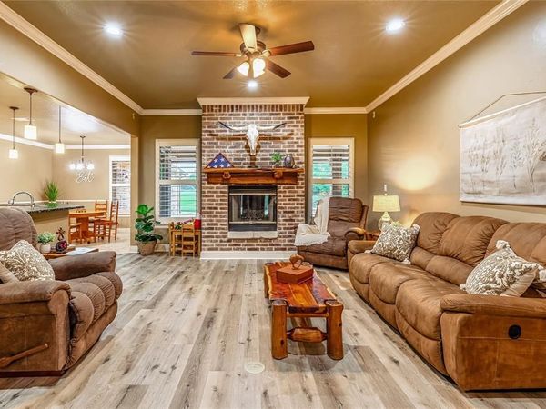 136 Oakwood Court, Lakeside, TX 76135
