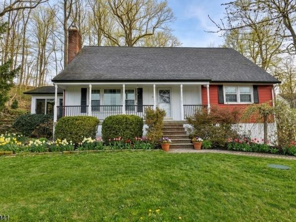 60 Highland Rd, Bloomingdale, NJ 07403