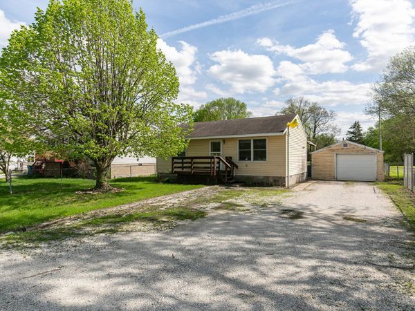 17112 10th Avenue , East Moline, IL 61244